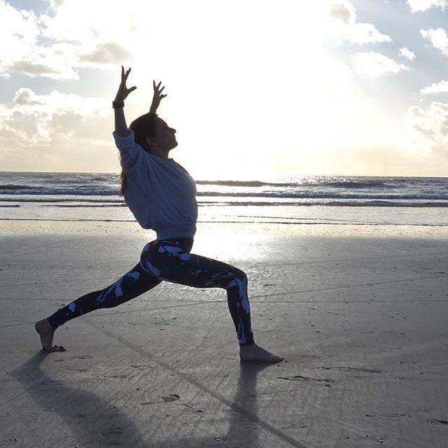 开肩开髋拉伸大腿后侧,一套瑜伽序列帮你搞定