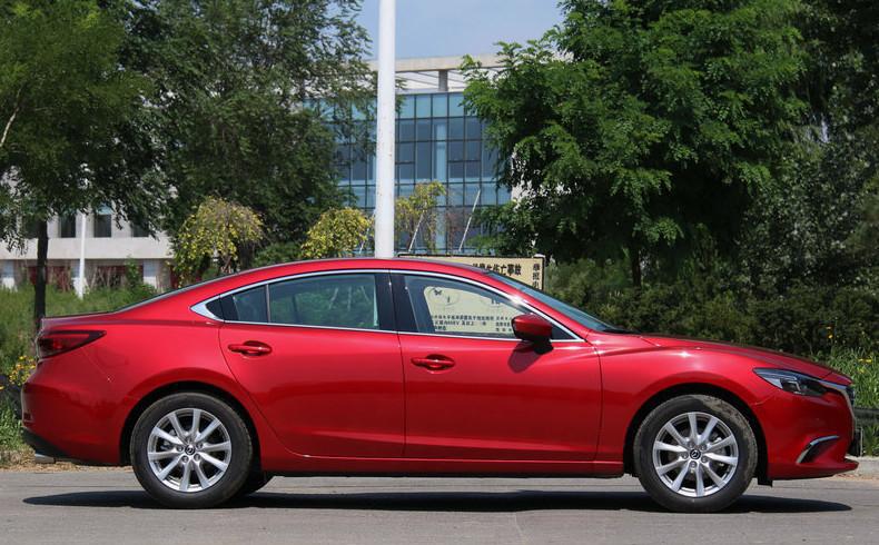 这款轿车价位17万, 有点跑车的意思, 开在大街上回头率简直爆表