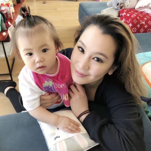 娱乐圈风衣哥_和平精英黄金风衣图片(2)