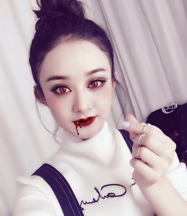 明星万圣节妆容:baby变身吸血鬼,王俊凯扮成可爱鬼,王宇的吓人