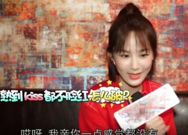《香蜜》接受采访,邓伦称吻戏太多没感觉,杨紫