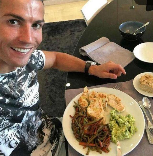 对比一下中超球员和C罗的饮食,你就知道为什么