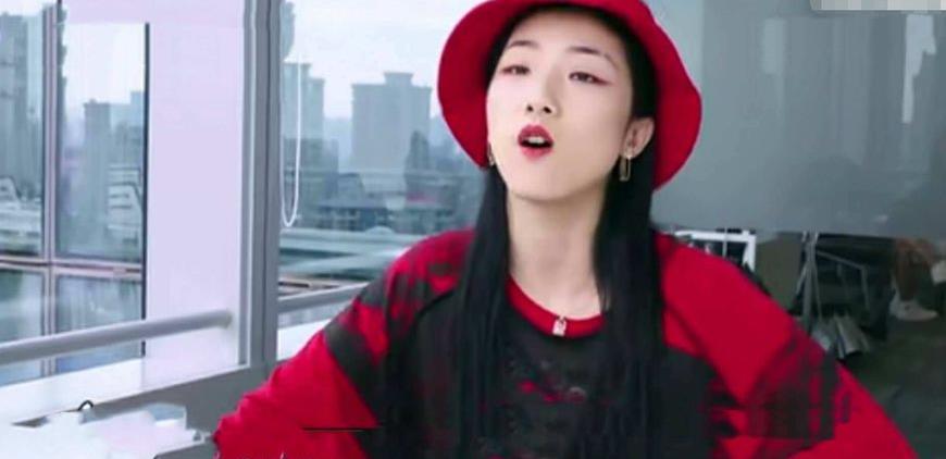 出道3个月后,杨超越资源稳居第一,曾经退团的