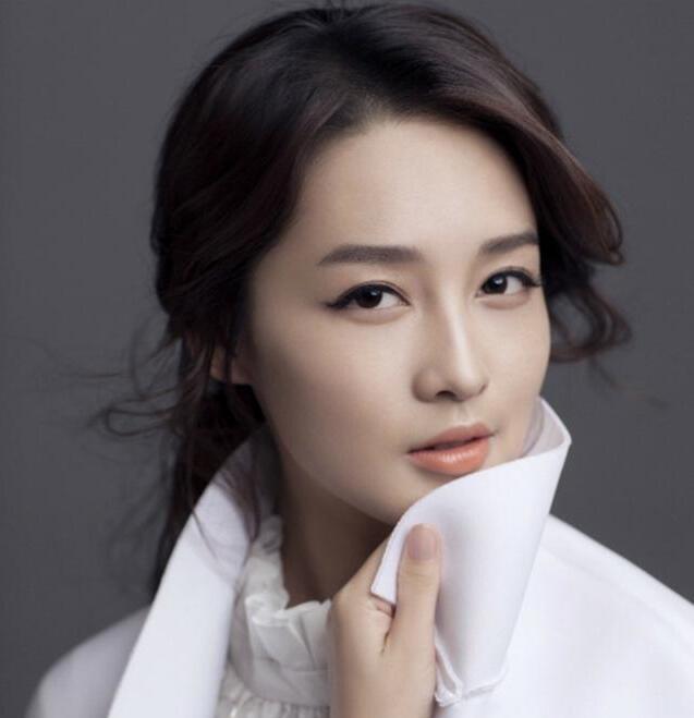 和东西出门聊的十分好,可是约她约不聊天女生背包女生能里些什么放图片