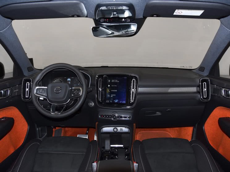 沃尔沃中最便宜SUV实车到店,一听价格犹豫不