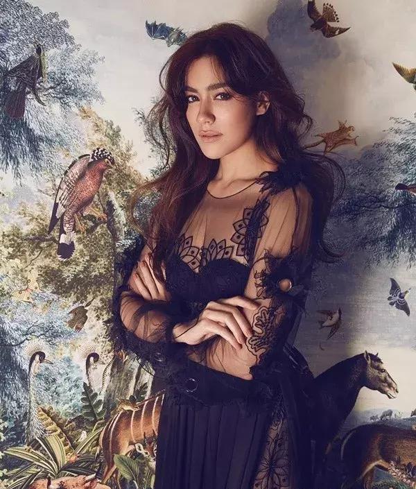 泰国当红女星kim本科毕业最感谢的人是