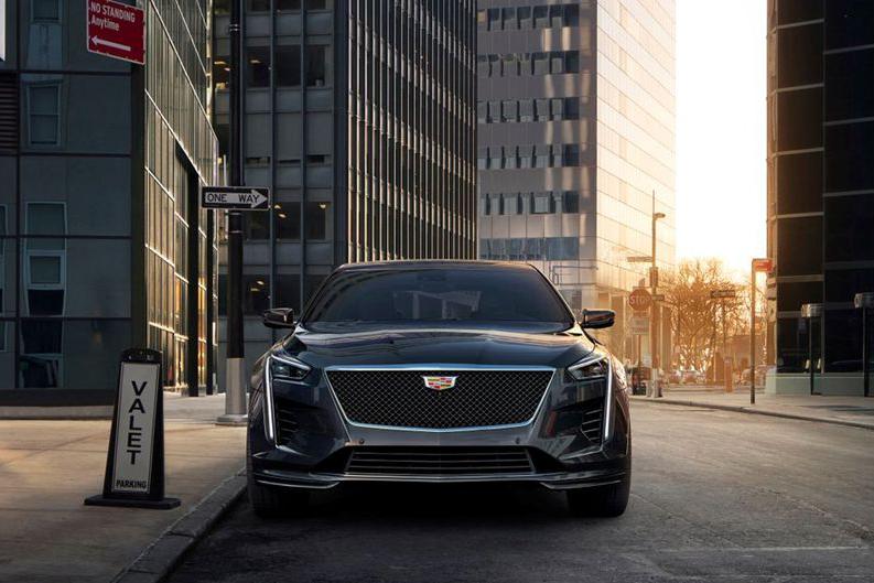 剑指M760Li？当CT6装上了V8，还带两颗涡轮…