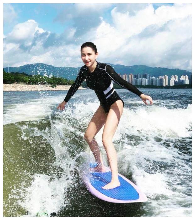 继何超群之后 姐姐何超莲的美照来袭