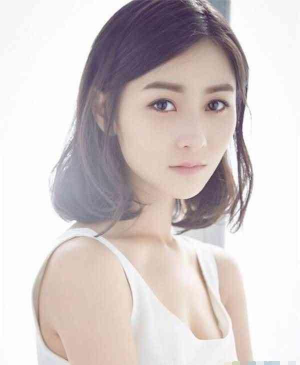 17岁出道, 在《古剑奇谭》里分饰两角被关注, 如今因一部剧大热