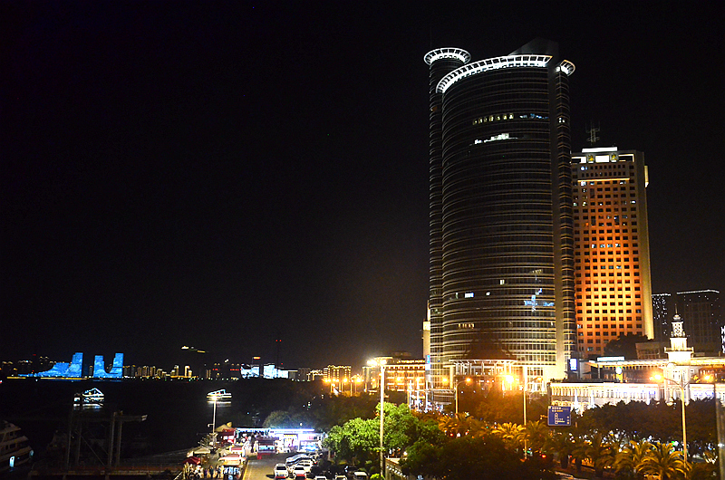 天到沙坡尾领略厦门的文艺清新,晚上到杜尚见