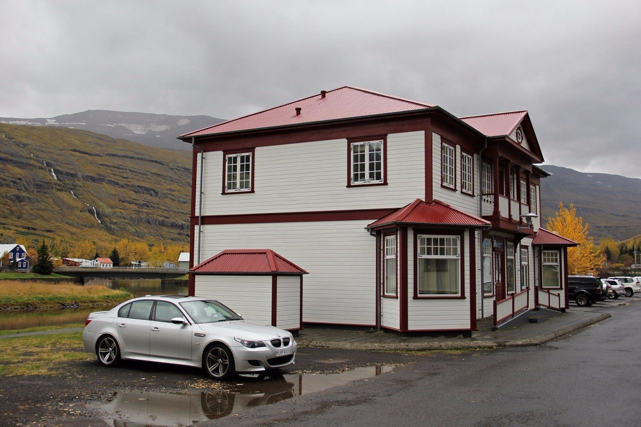 冰岛最贵的轿车是S65，1017万，买第一辆车免税
