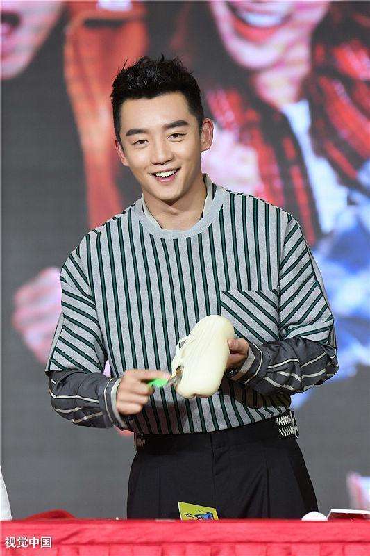 郑恺微博为跑男导演征婚, 网友: 恺哥先找到自己