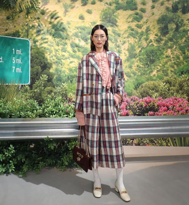 今年流行的白色丝袜,古力娜扎、马思纯这样穿