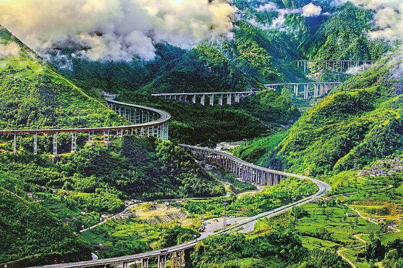 中国最美的3条自驾游公路,厦门海南均有上榜,最后一条