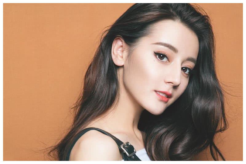 迪丽热巴被问月薪多少,非常耿直的回答,粉丝喊