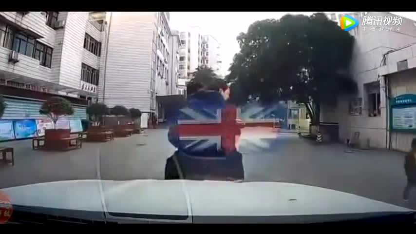 看完这些交通事故后，发觉骑电动车也得考驾照才能上路