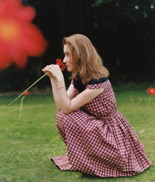 继何超群之后 姐姐何超莲的美照来袭