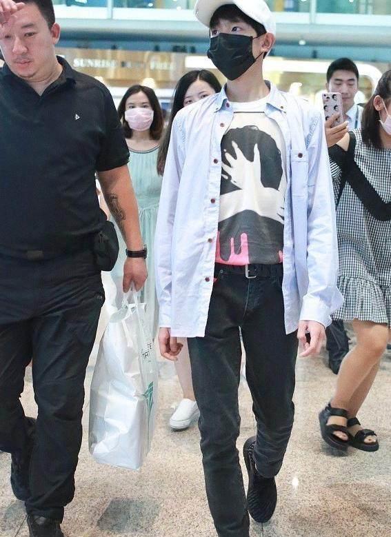 tfboys三小只,王源让人尖叫的身高不及王俊凯油腻的脸扎眼