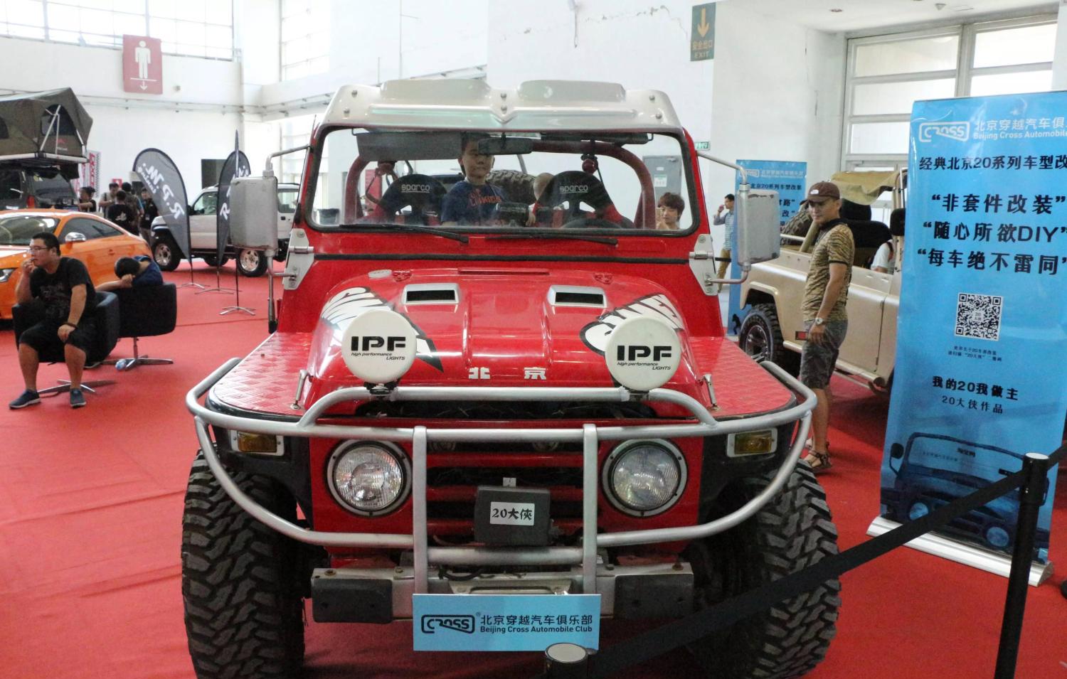 北汽吉普212另类改装现身车展, 引众多越野爱好者围观