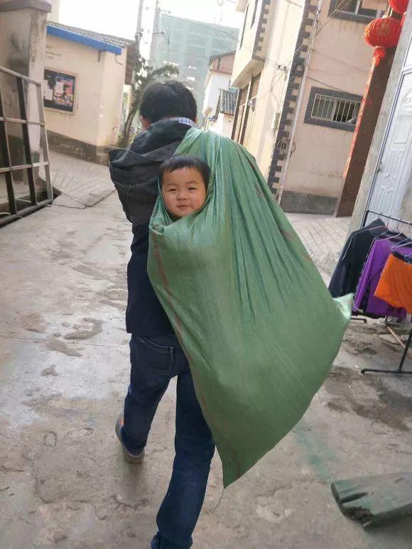 搞笑图片:你的外卖到了,过来拿一下谢谢,哈哈哈