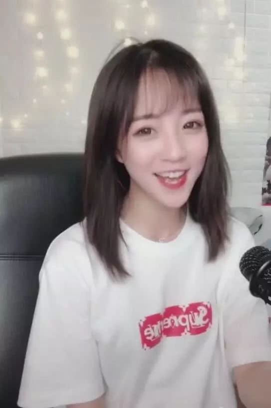 抖音莉哥迅速膨胀,卖微信号一个三万,粉丝骂其