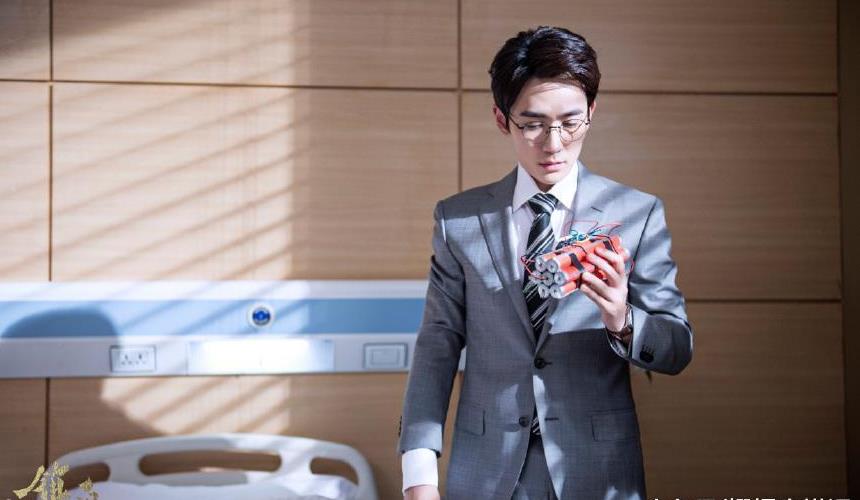 朱一龙因《镇魂》国外爆红! 颜值和穿搭让外国