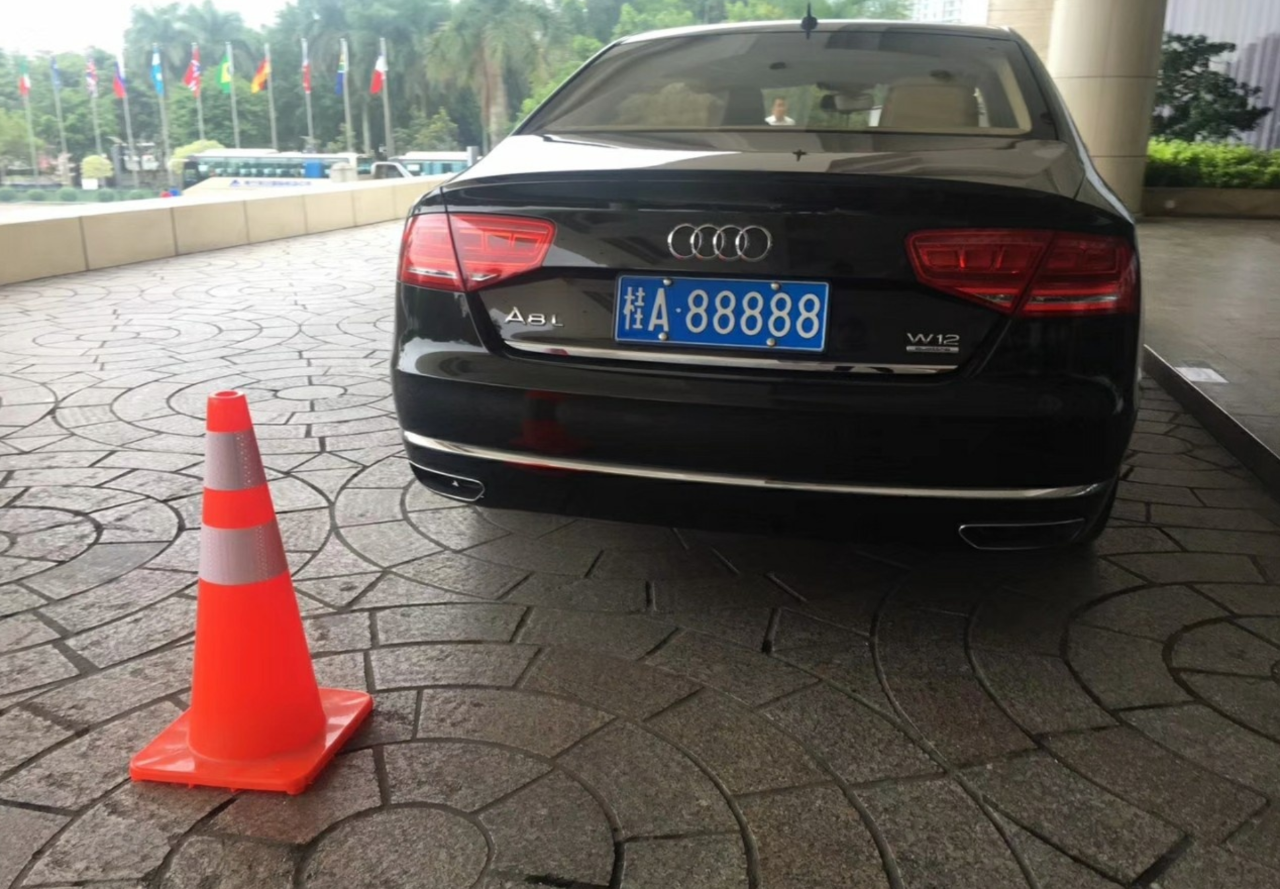 桂a88888估值150万的车牌号车主只挂奥迪车上
