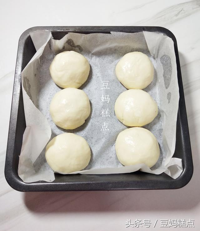 1块面团,2根香蕉,在家做名气小吃印度飞饼,擀好