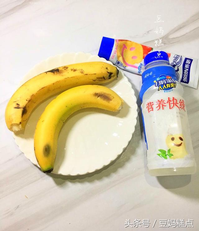 1块面团,2根香蕉,在家做名气小吃印度飞饼,擀好