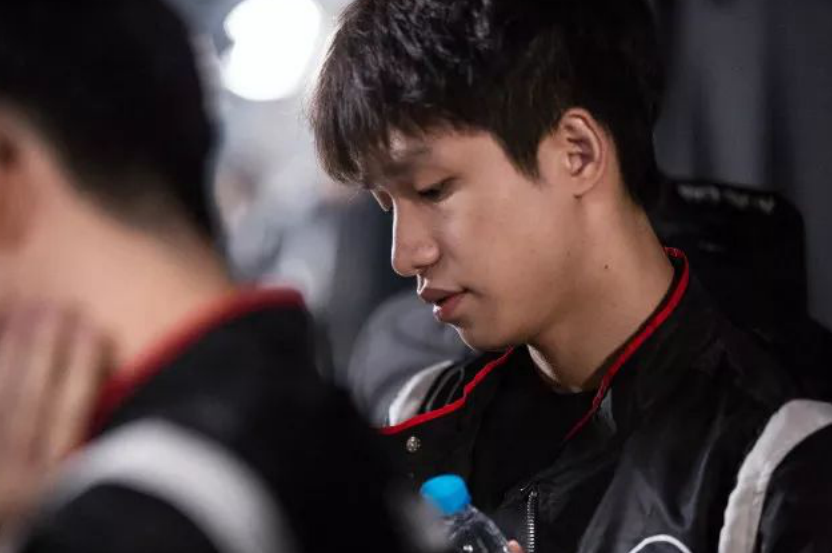clearlove帅照,clearlove7背影 lpl:属于明凯的九局下半 clearlove回来了