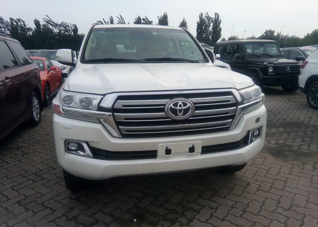 中东版酷路泽4600双差带电动绞盘越野神器丰田4.0陆巡价格