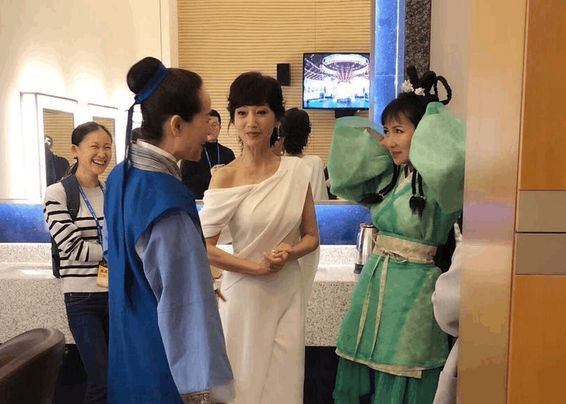 《新白娘子》3大主演26年后重聚,她比赵雅芝小