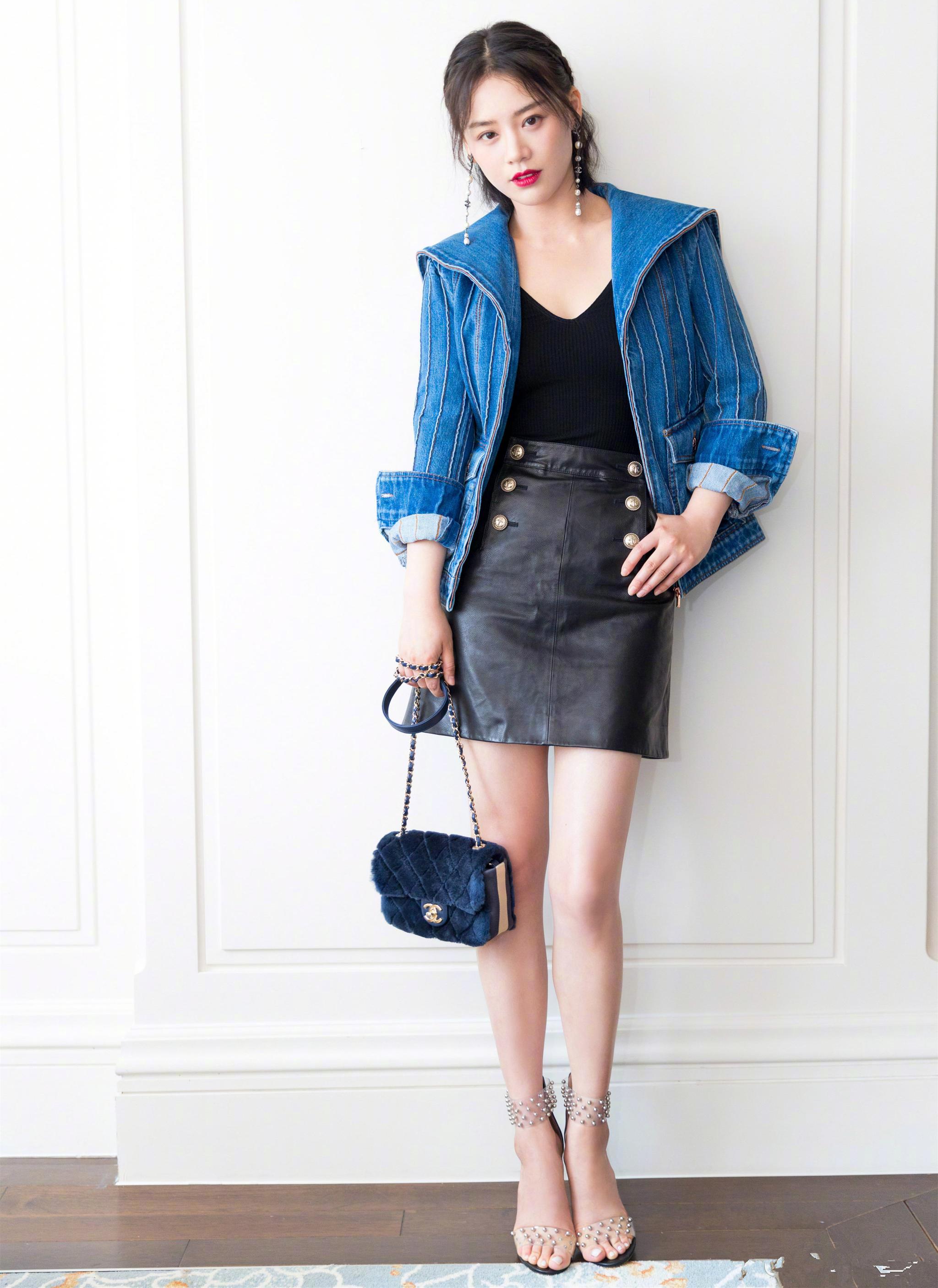 马思纯刘诗诗，同穿皮裙，一长一短差别有点大!