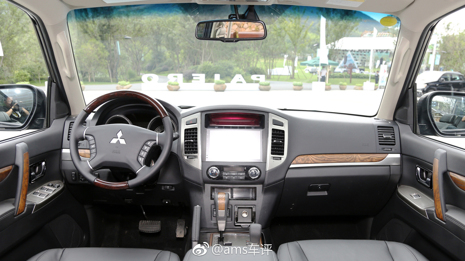 2018年7月1日,新款三菱帕杰罗正式上市销售,新