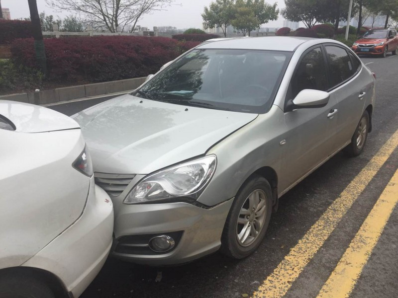 女子酒驾追尾,私了价格太高主动报警,女子:宁可