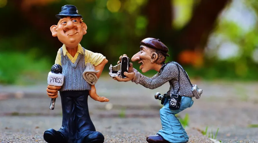 朋友圈里点赞最高的20条神回复,幽默又精辟,真