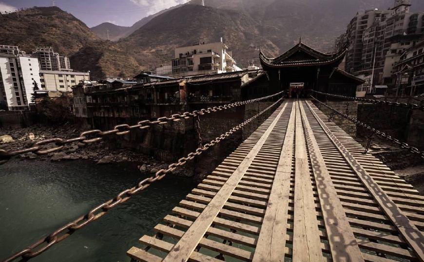 中国最简陋铁索桥:仅由13条铁索组成,门票仅10元还几乎无人不晓