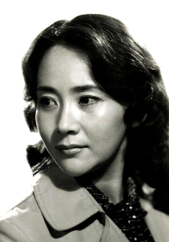 赵娜在80年代,是原八一厂的当家花旦,名气一度不输刘晓庆潘虹等人.