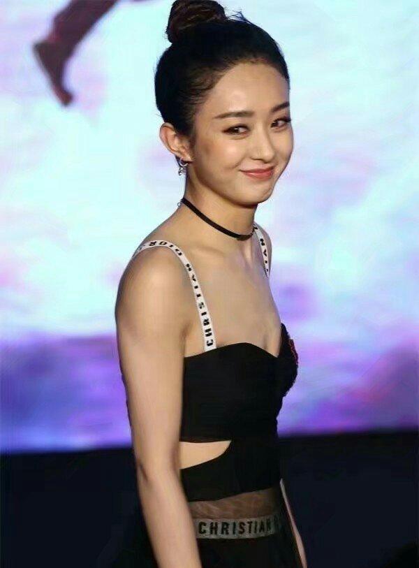 赵丽颖穿内衣_美女只穿内衣