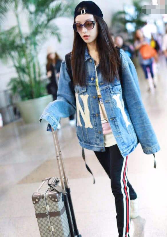 倪妮一身5万+造型加持却难看到无法形容?“饼干鞋”亮了!