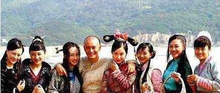 都知道韦小宝有七个老婆, 那么你们知道他的官职有多大么