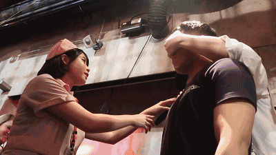 场面相当刺激了 在吃饭的时候 餐厅里的服务员护士妹纸们 还有可能对