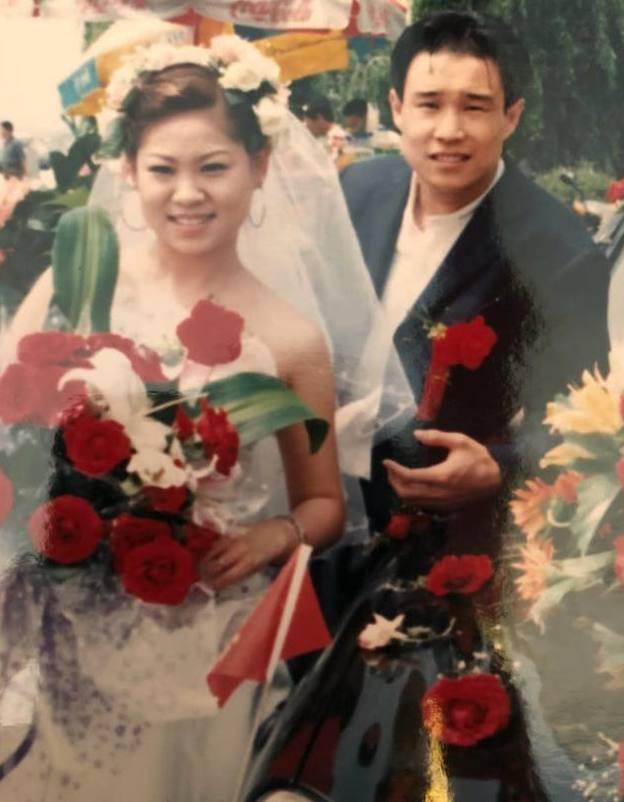 小沈阳晒结婚旧照，原来当年的沈春阳这么美，难怪小沈阳爱了18年