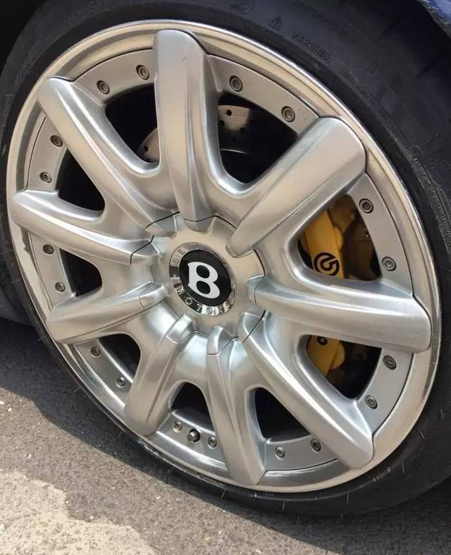 大众被遗忘的高端车, 不是只有辉腾一款这么简单, 至少还有它