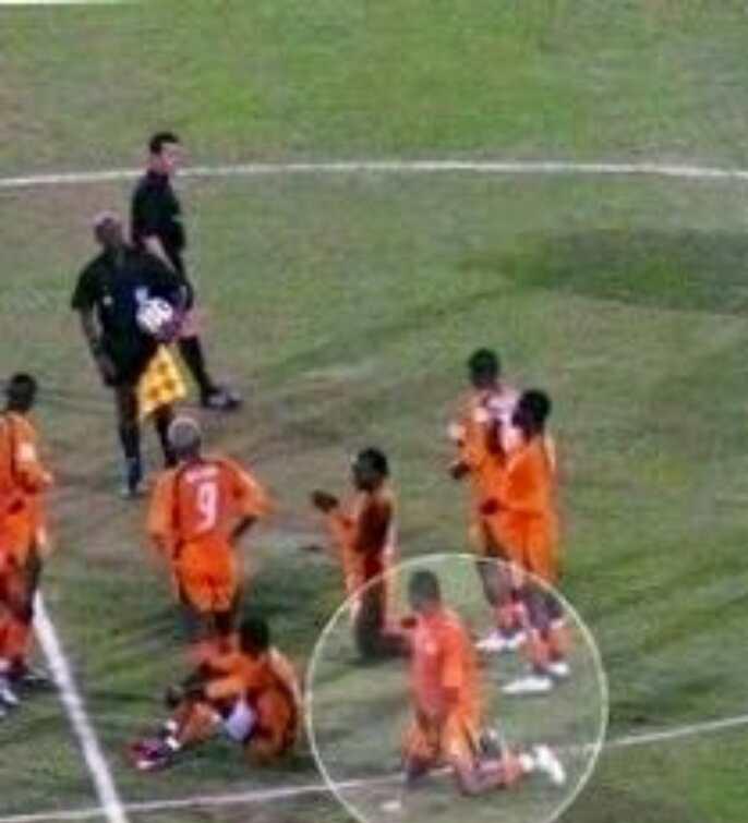 足球比赛尿急怎么办