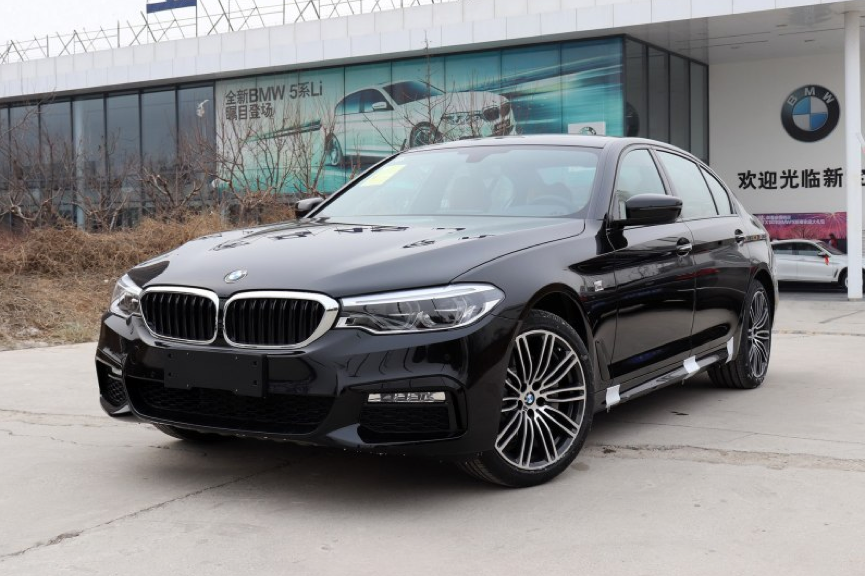 中高级车三剑客，宝马5系、奥迪A6L和皇冠该选谁？