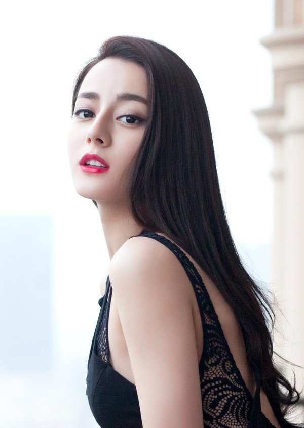 迪丽热巴天然图比精修图还好看!这一点比颜美身材好更