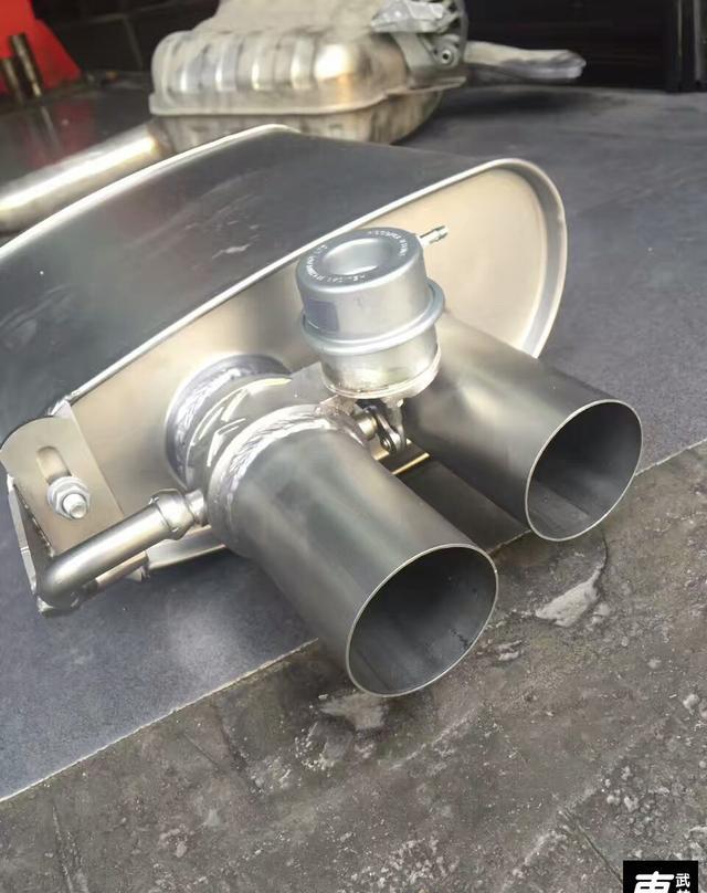 奥迪A7升级赛百灵中尾段阀门排气，原车位安装，声浪浑厚低沉