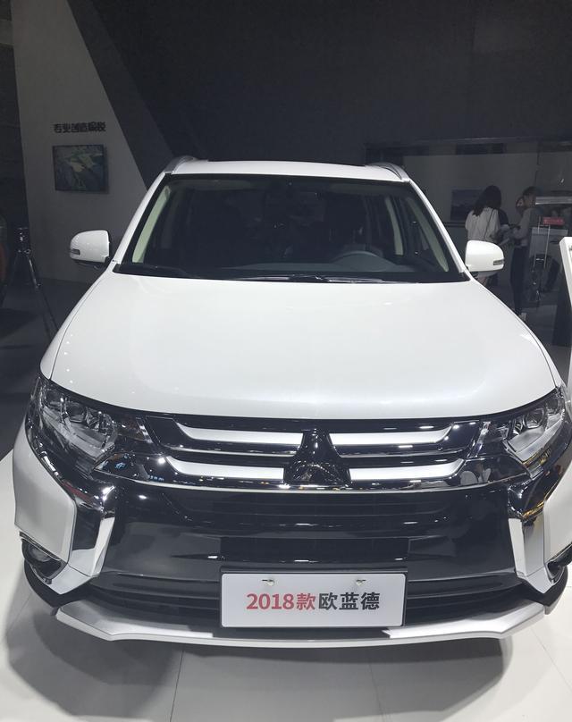 三菱硬汉SUV重塑归来! 七座配四驱动力, 15万硬杠大众途观