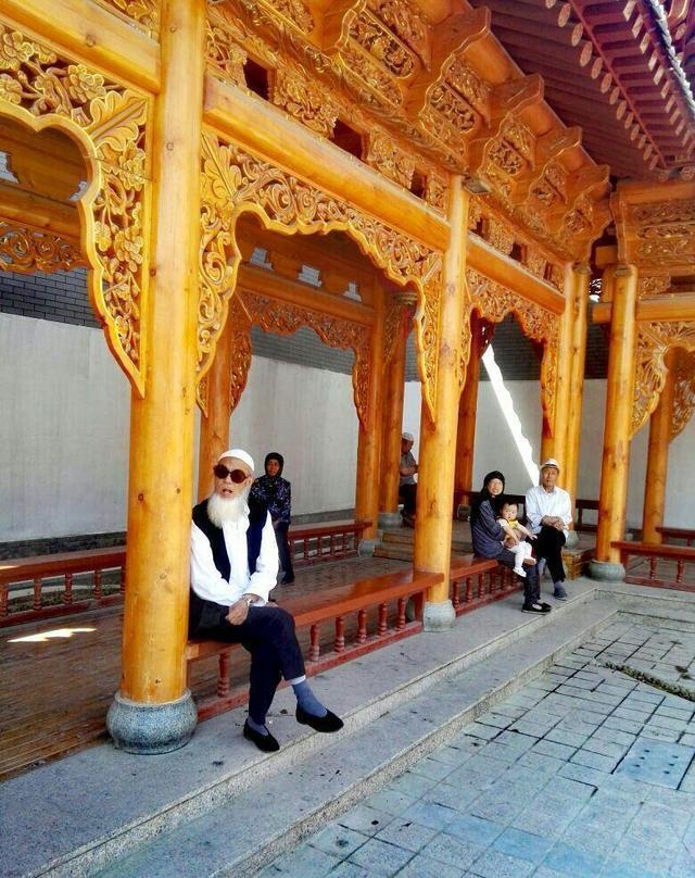 是回民不吃猪肉还是信伊斯兰教的不吃猪肉